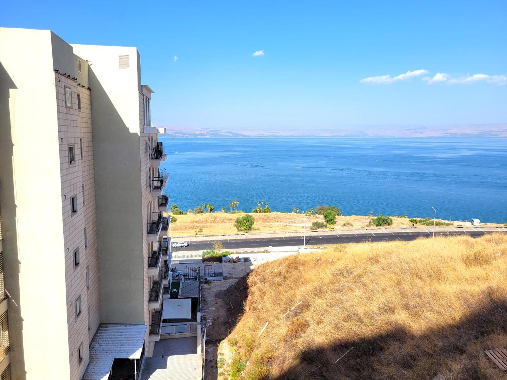 Yalarent Europe Apartments- Luxury Big Apartmens With Lake View Tiberias Bagian luar foto