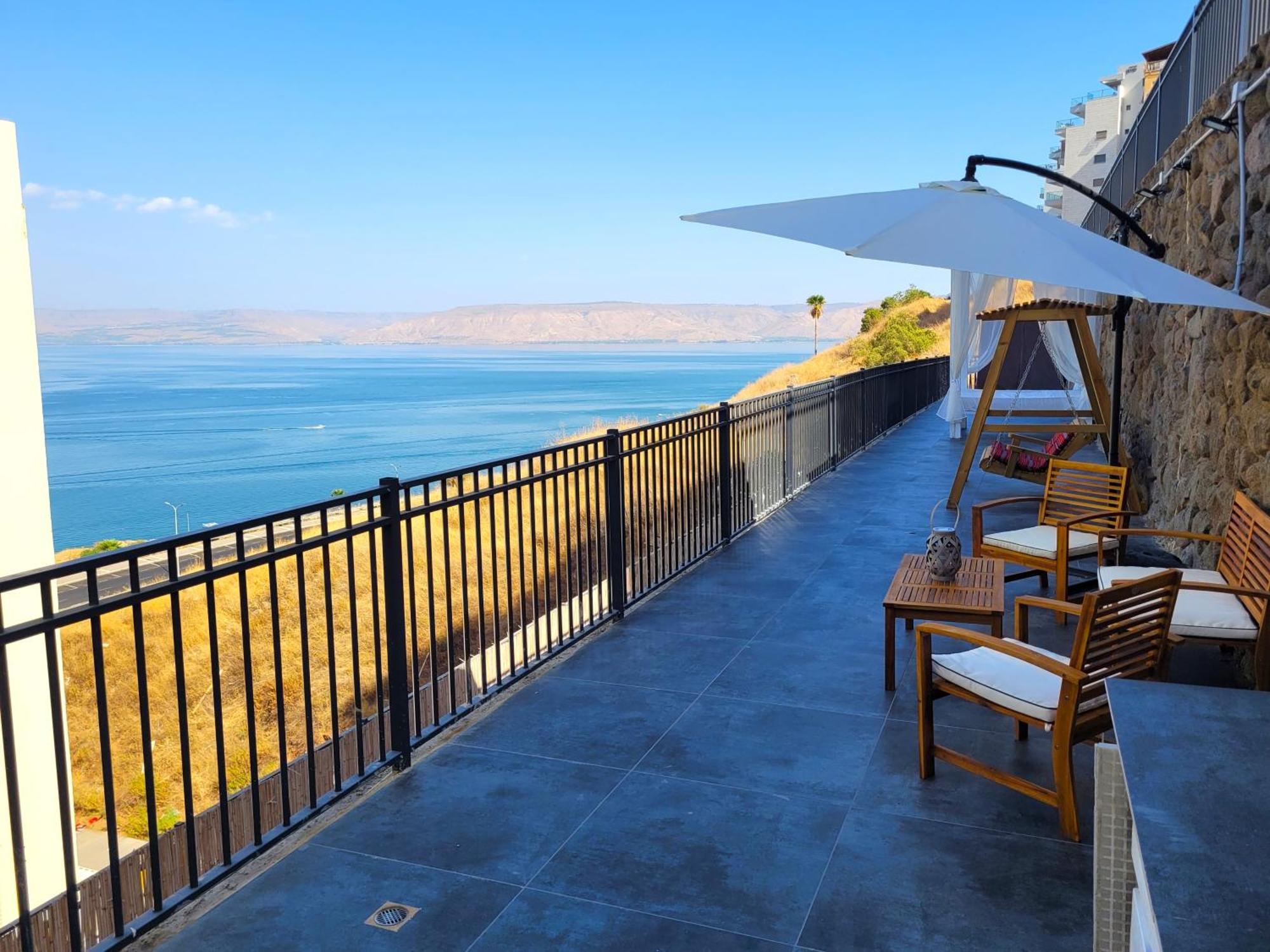 Yalarent Europe Apartments- Luxury Big Apartmens With Lake View Tiberias Bagian luar foto